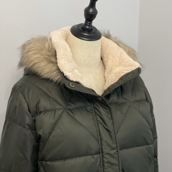 Lauren Ralph Lauren Faux Fur Trim Hooded Puffer Jacket In Litchfield Loden NWT - Picture 2 of 16
